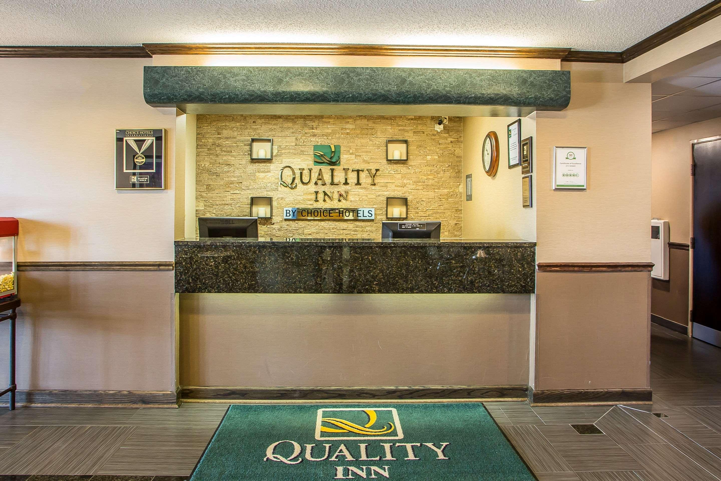 Quality Inn Elgin I-90 Exterior photo